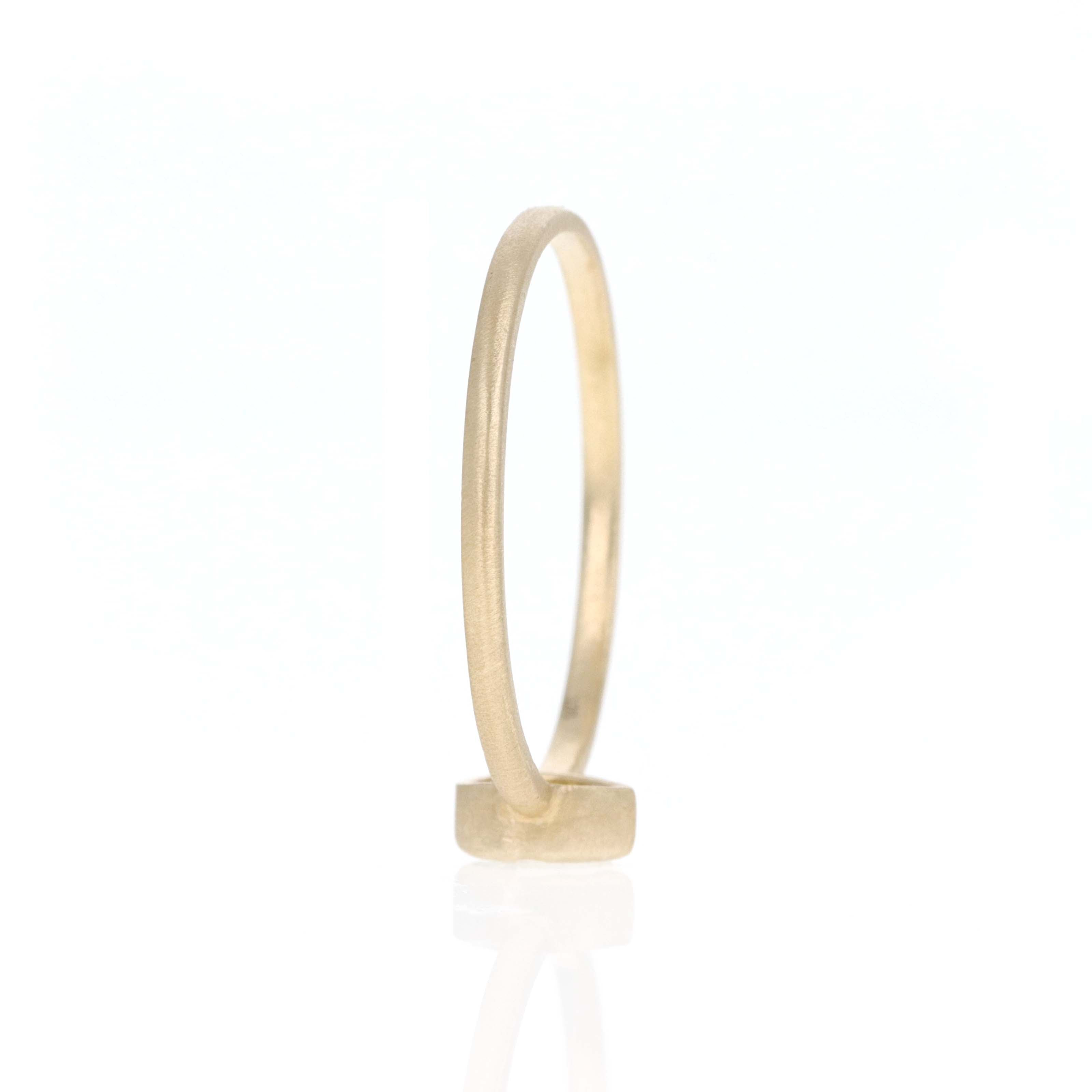 14K Yellow Gold 0.21 Carat Peridot Bezel Brushed Ring - Replica Handbags