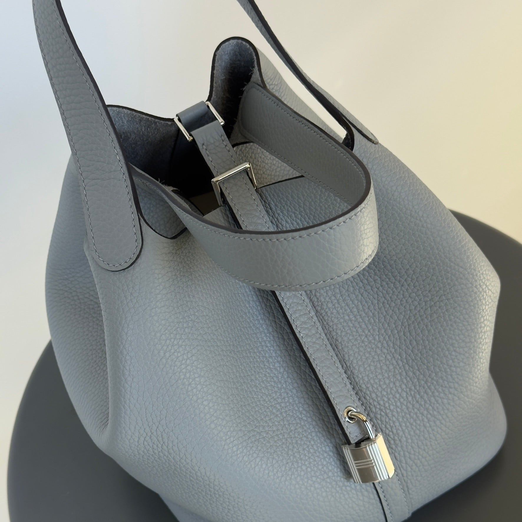 Hermes 2025 Clemence Picotin Lock 22 Gris Pantin -  Replica Handbags 