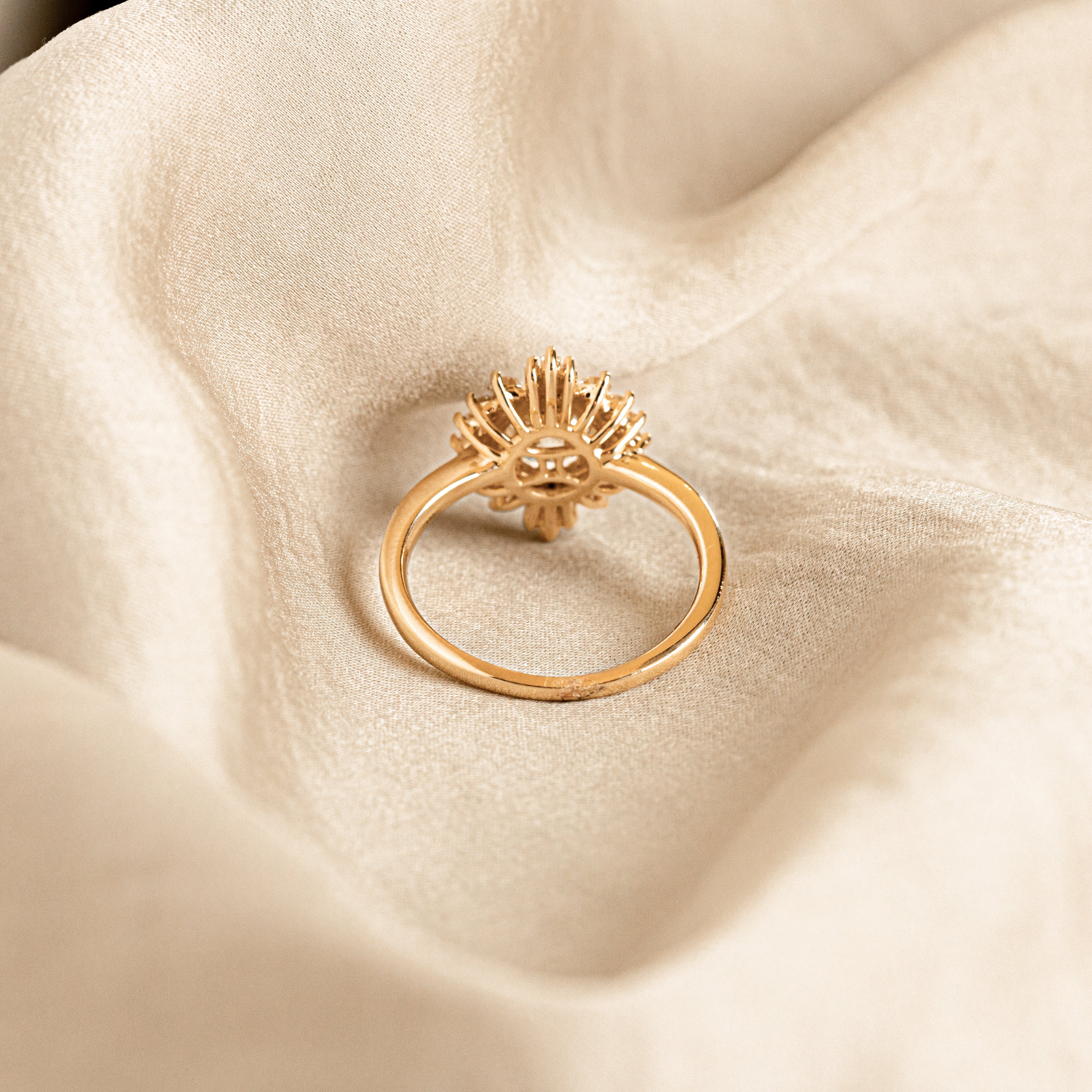 0.95 Carat Round Brilliant Diamond Fan Ballerina Engagement Ring in 14K Yellow Gold GIA Certified - Replica Handbags