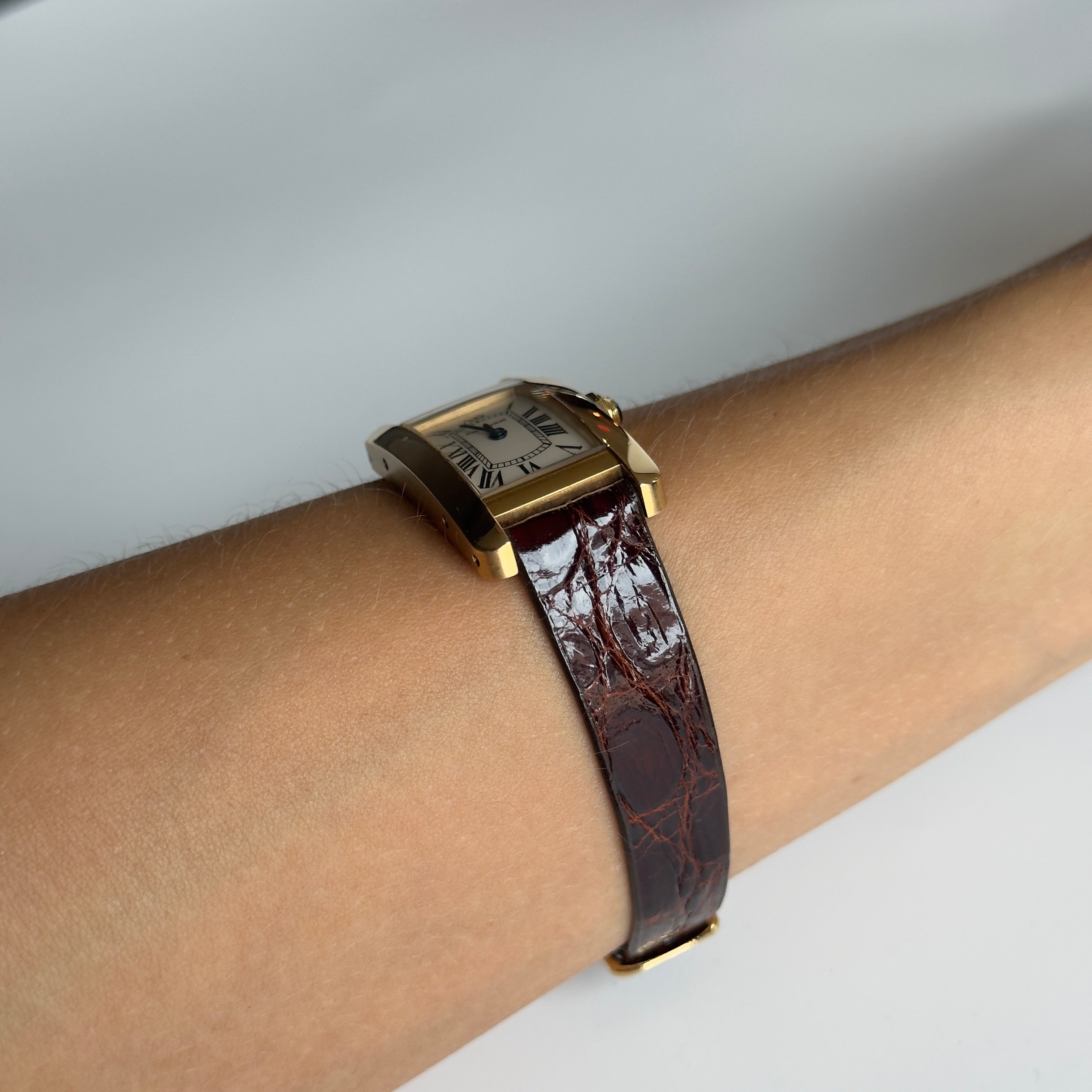 Cartier Tank Américaine 18K Yellow Gold Model 2482 White Roman Numeral Dial Quartz With Box and Papers - Replica Handbags