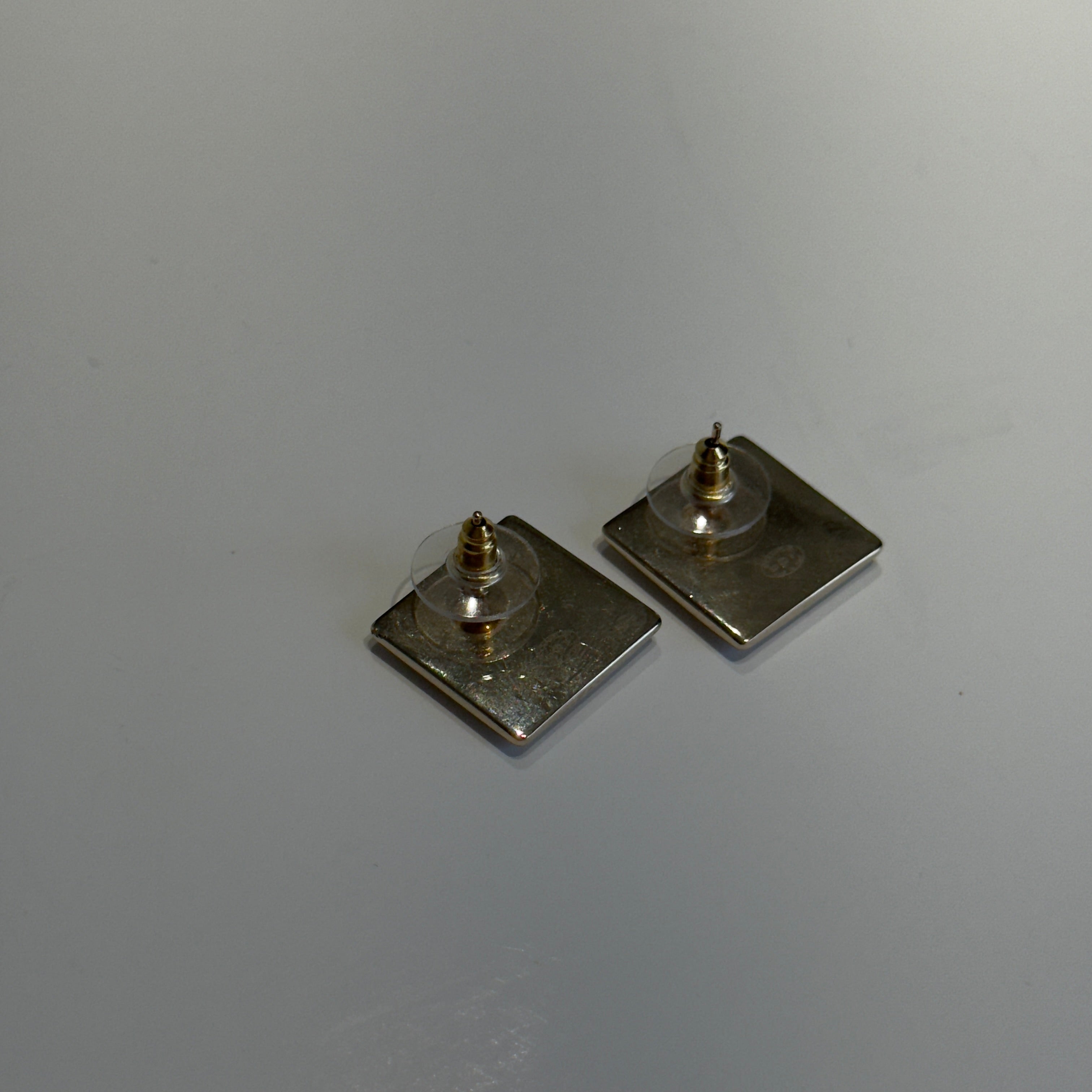 Chanel B21 Square White Enamel CC Earrings - Replica Handbags