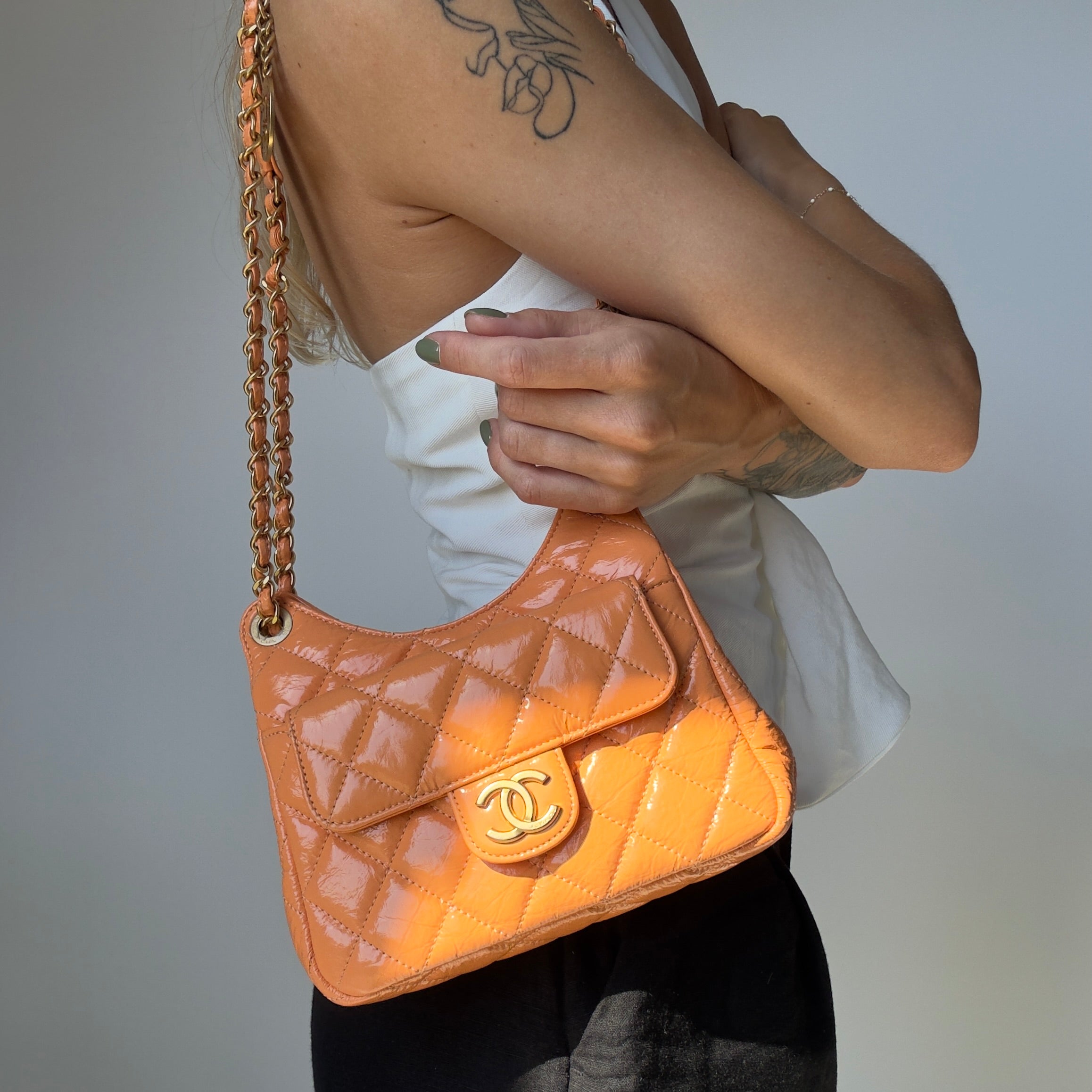 Chanel Orange Shiny Crumpled Quilted Leather Small Wavy CC Hobo 2023 - Replica Handbags