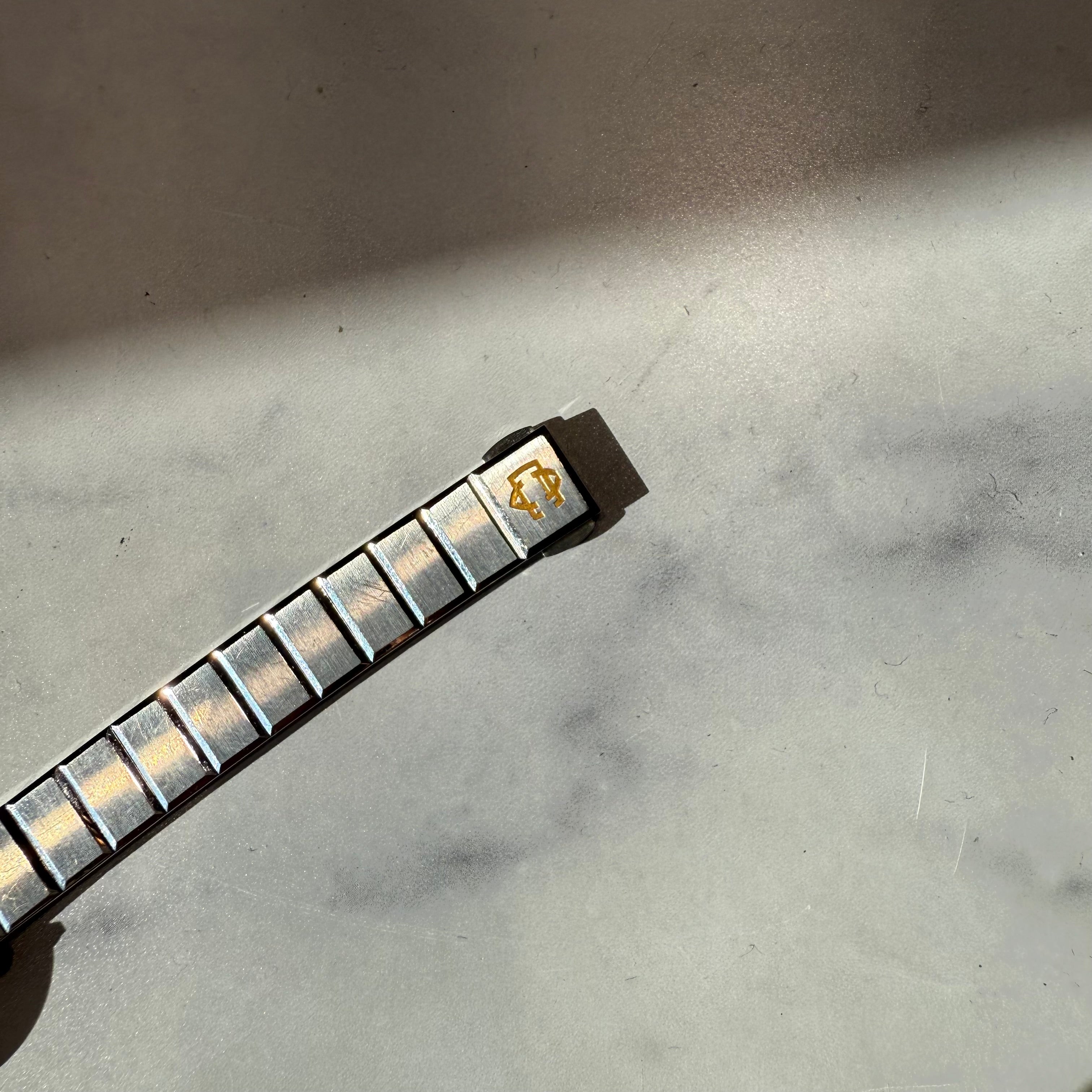 Van Cleef and Arpels La Collection No.22 Watch -  Replica Handbags 