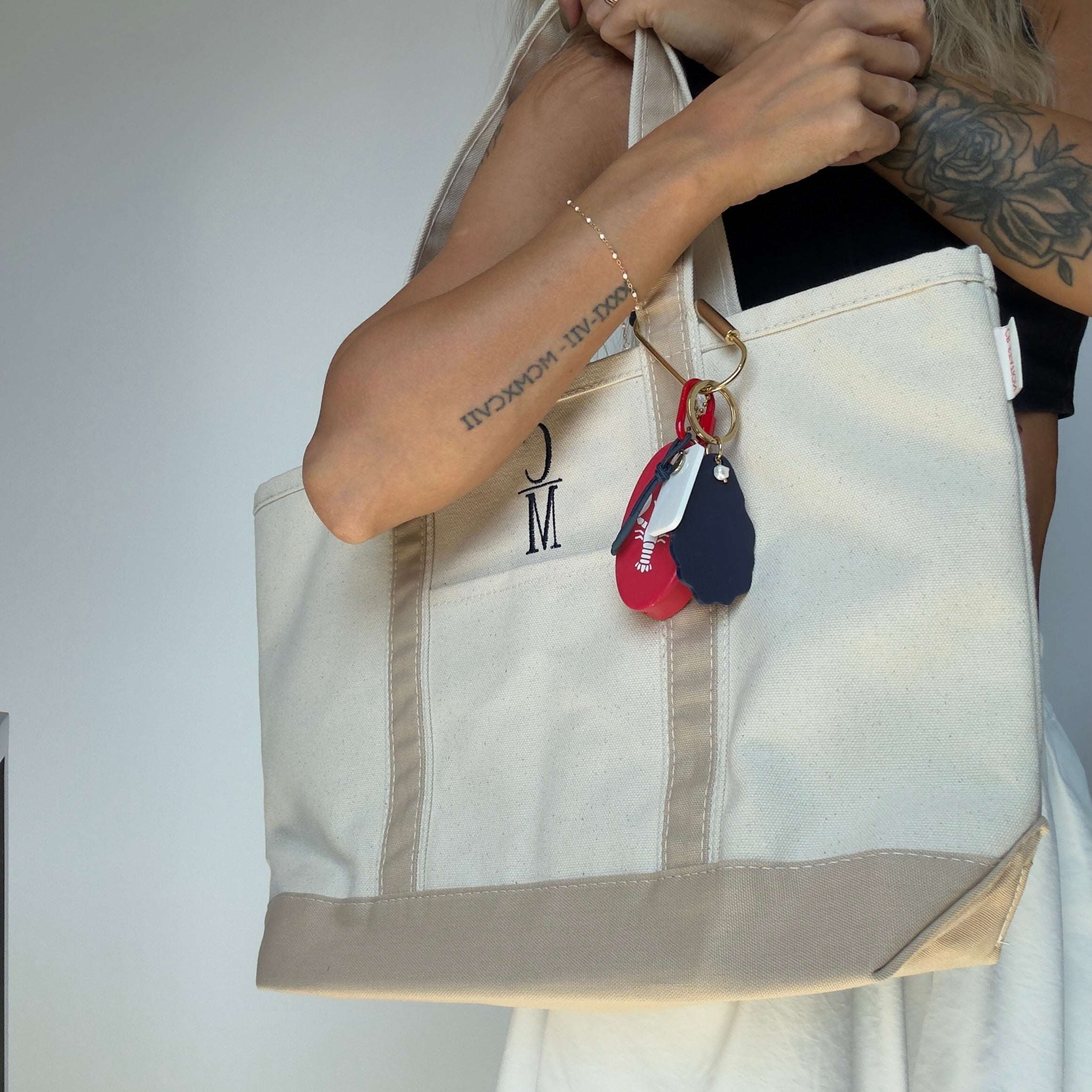 Embroidered Cape May Medium Canvas Boat Tote x Freshwater Curated Goods Bag Charms -  Replica Handbags 