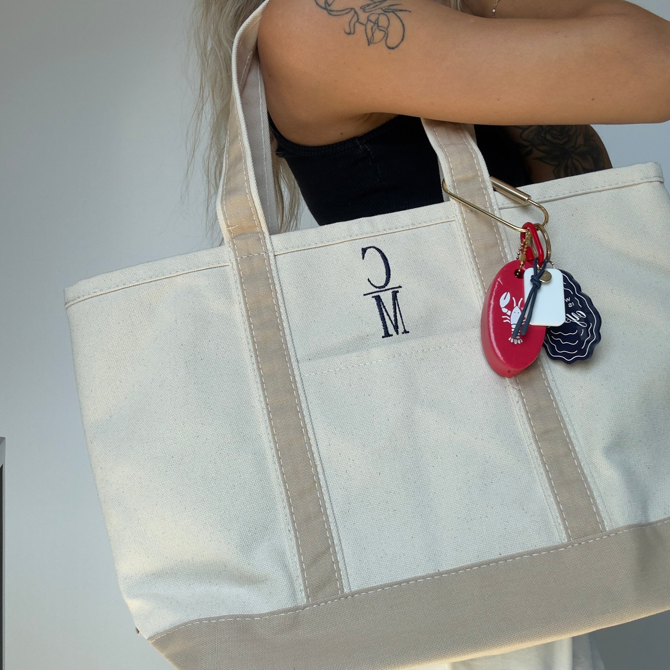 Embroidered Cape May Medium Canvas Boat Tote x Freshwater Curated Goods Bag Charms -  Replica Handbags 