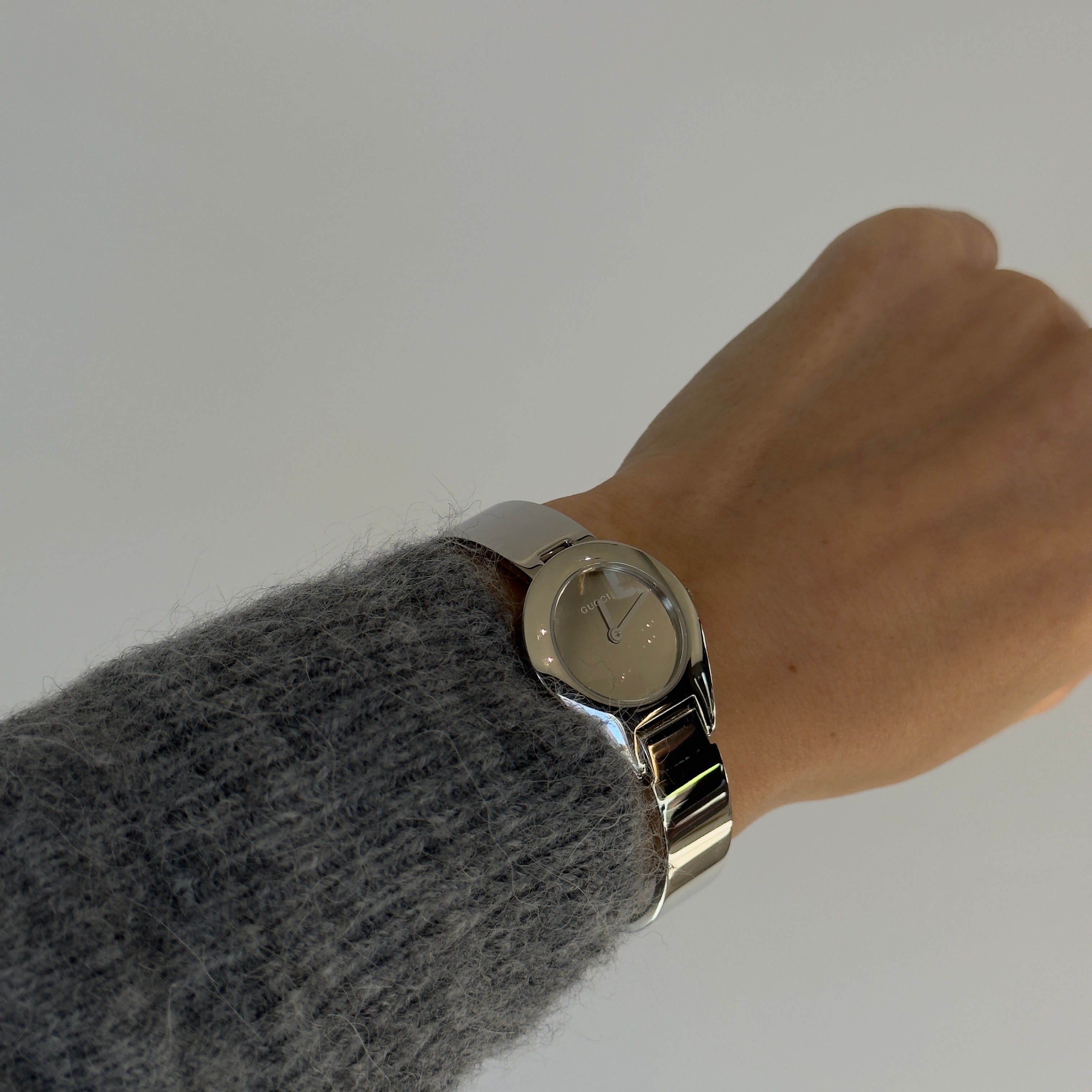 Gucci 6700L Mirror Buckle Bangle Watch - Replica Handbags