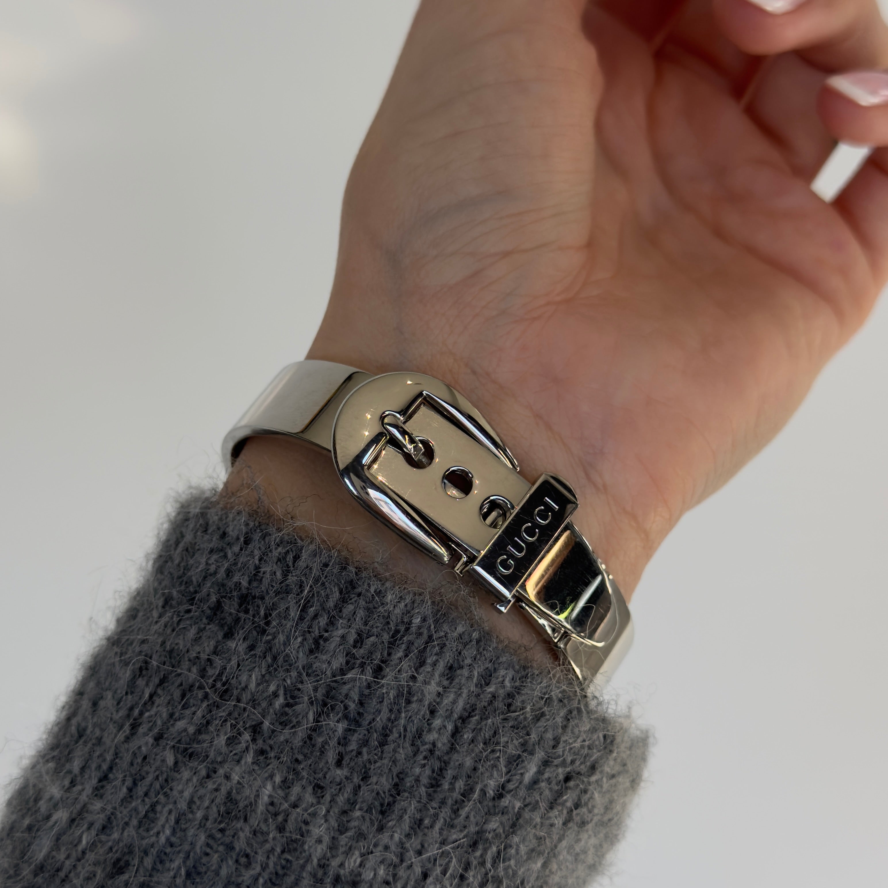 Gucci 6700L Mirror Buckle Bangle Watch -  Replica Handbags 