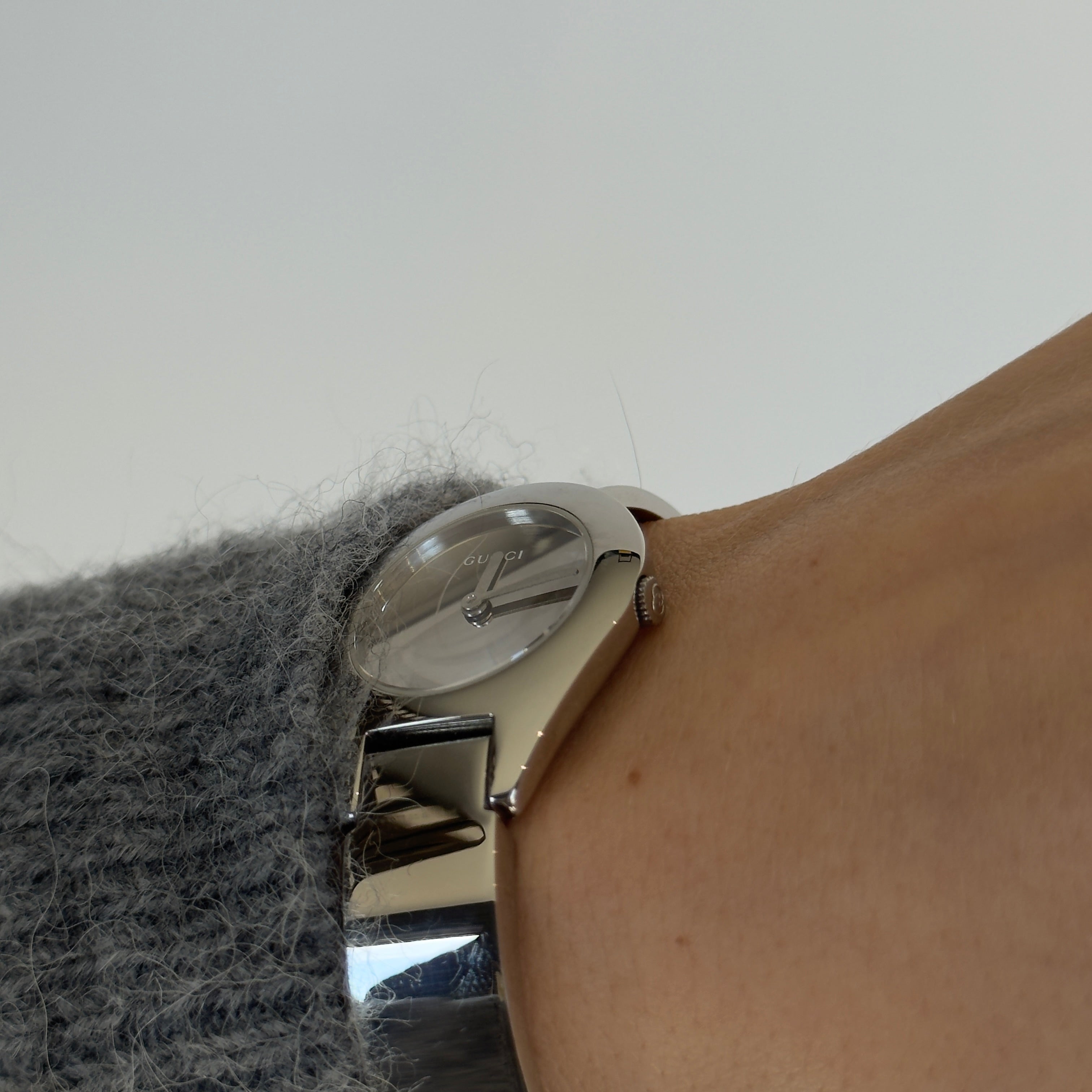 Gucci 6700L Mirror Buckle Bangle Watch -  Replica Handbags 