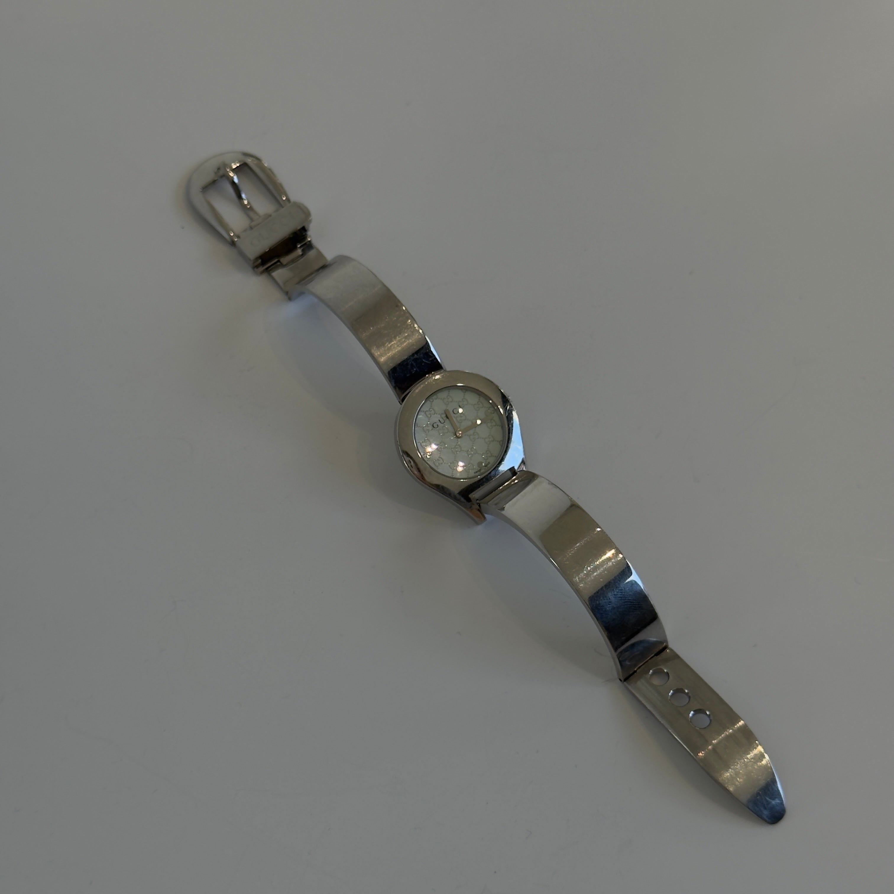 Gucci 6700L Stainless Steel Mother Of Pearl Dial Bangle Watch - Replica Handbags