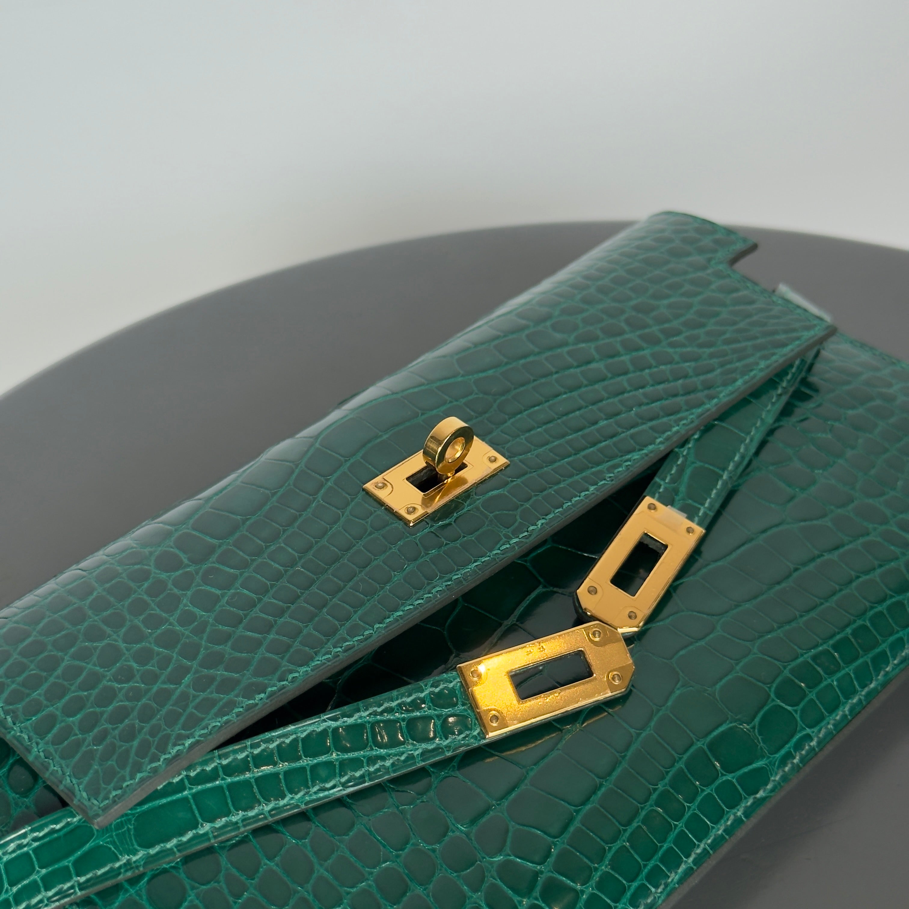 Hermes Kelly Longue Wallet Emerald Shiny Alligator -  Replica Handbags 