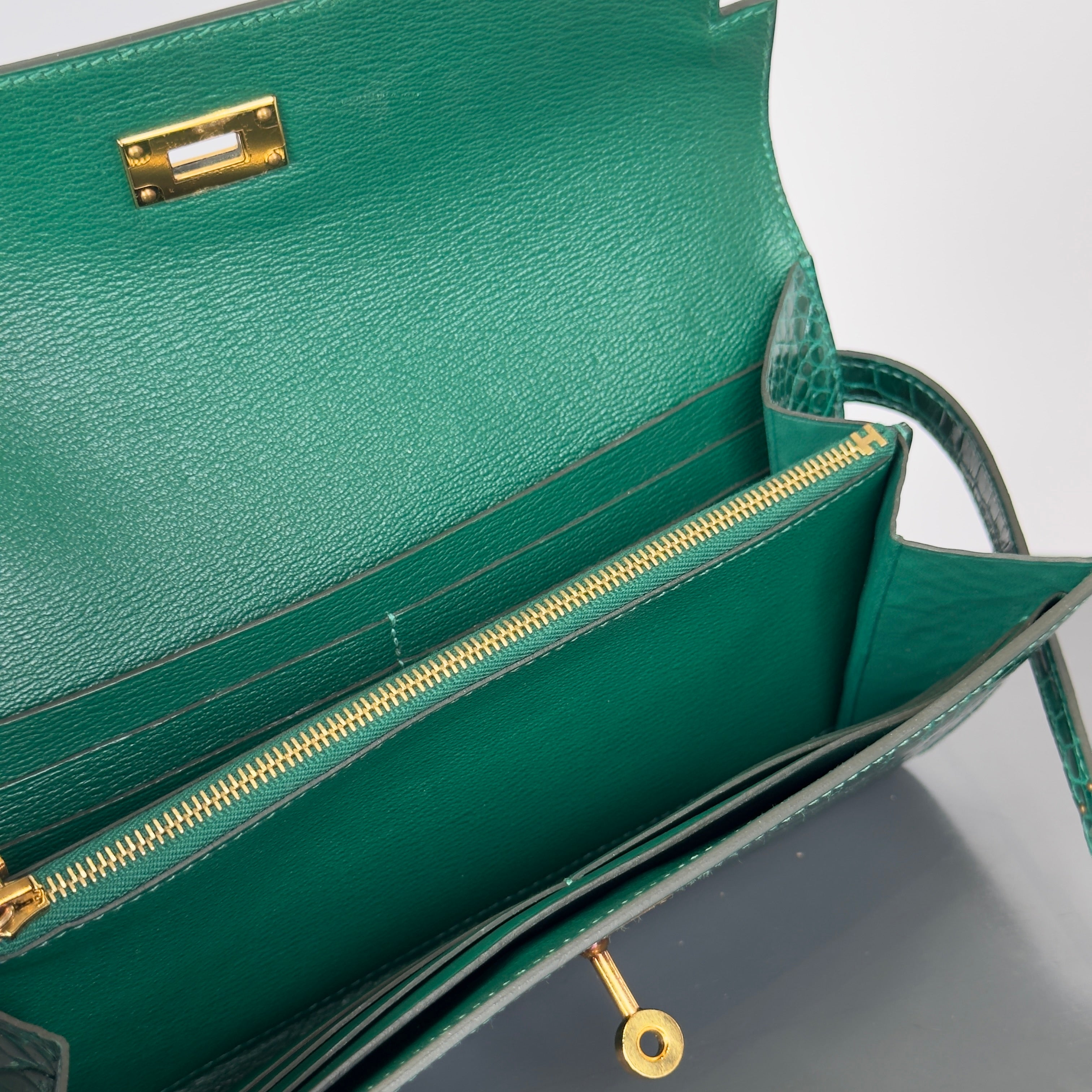 Hermes Kelly Longue Wallet Emerald Shiny Alligator -  Replica Handbags 