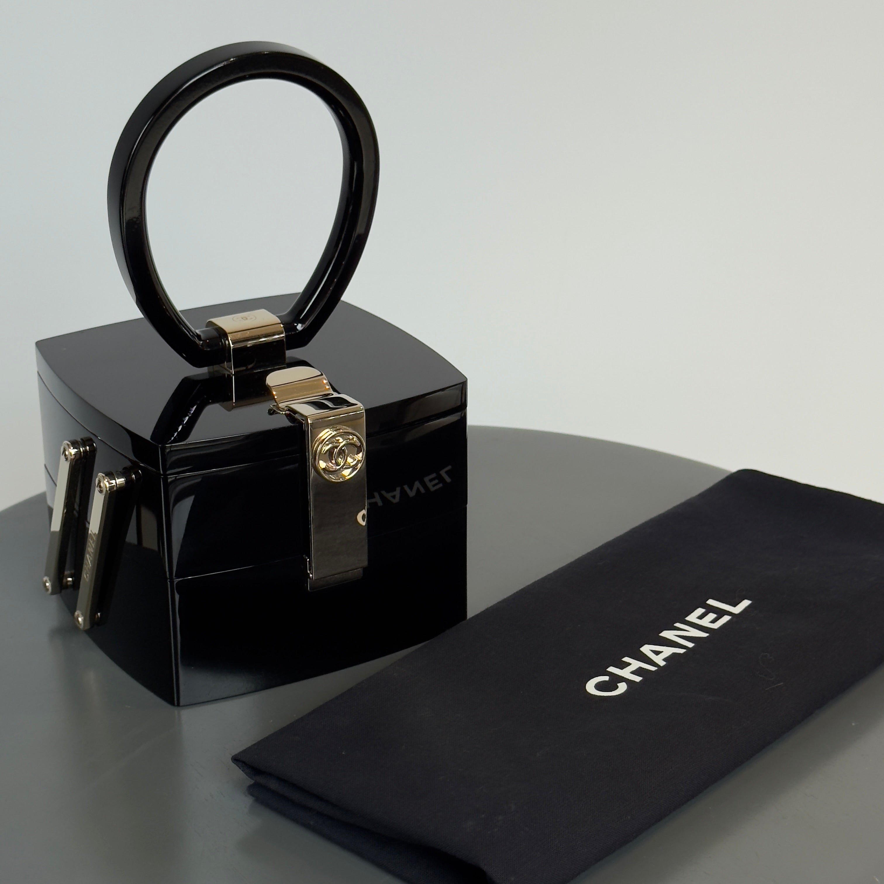 Chanel Black Lucite Devil Wears Prada Runway Top Handle Bag Fall 2016 Minaudiere -  Replica Handbags 