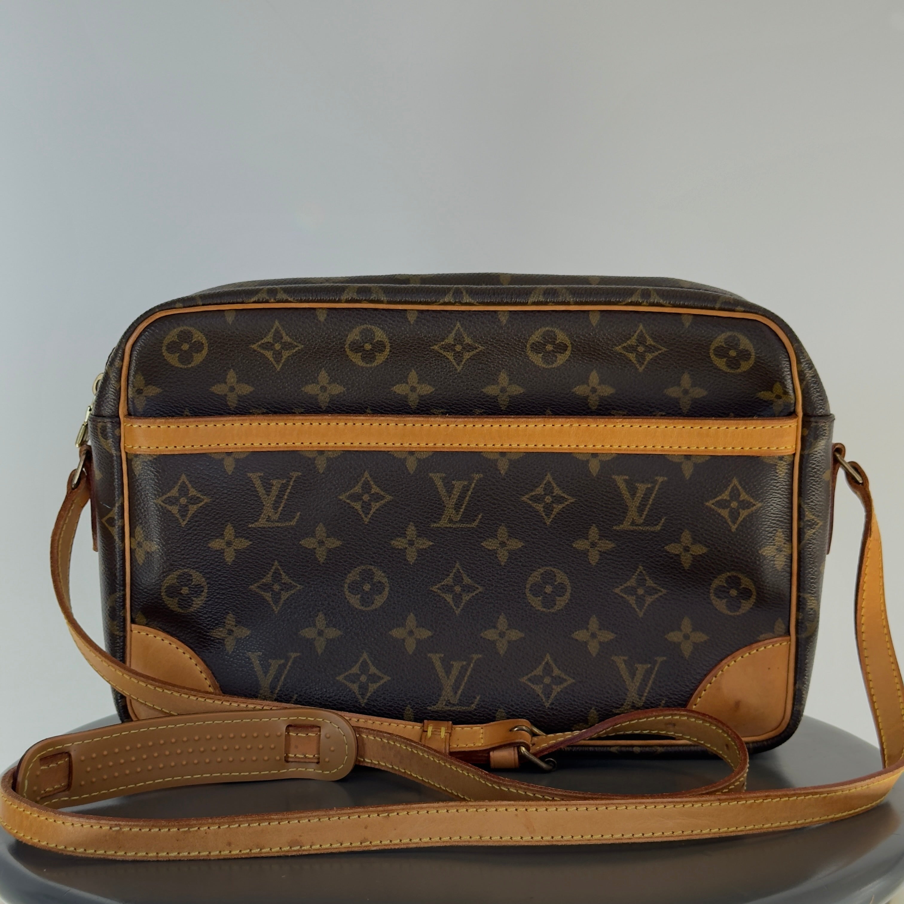Louis Vuitton Monogram Trocadero 27 - Replica Handbags