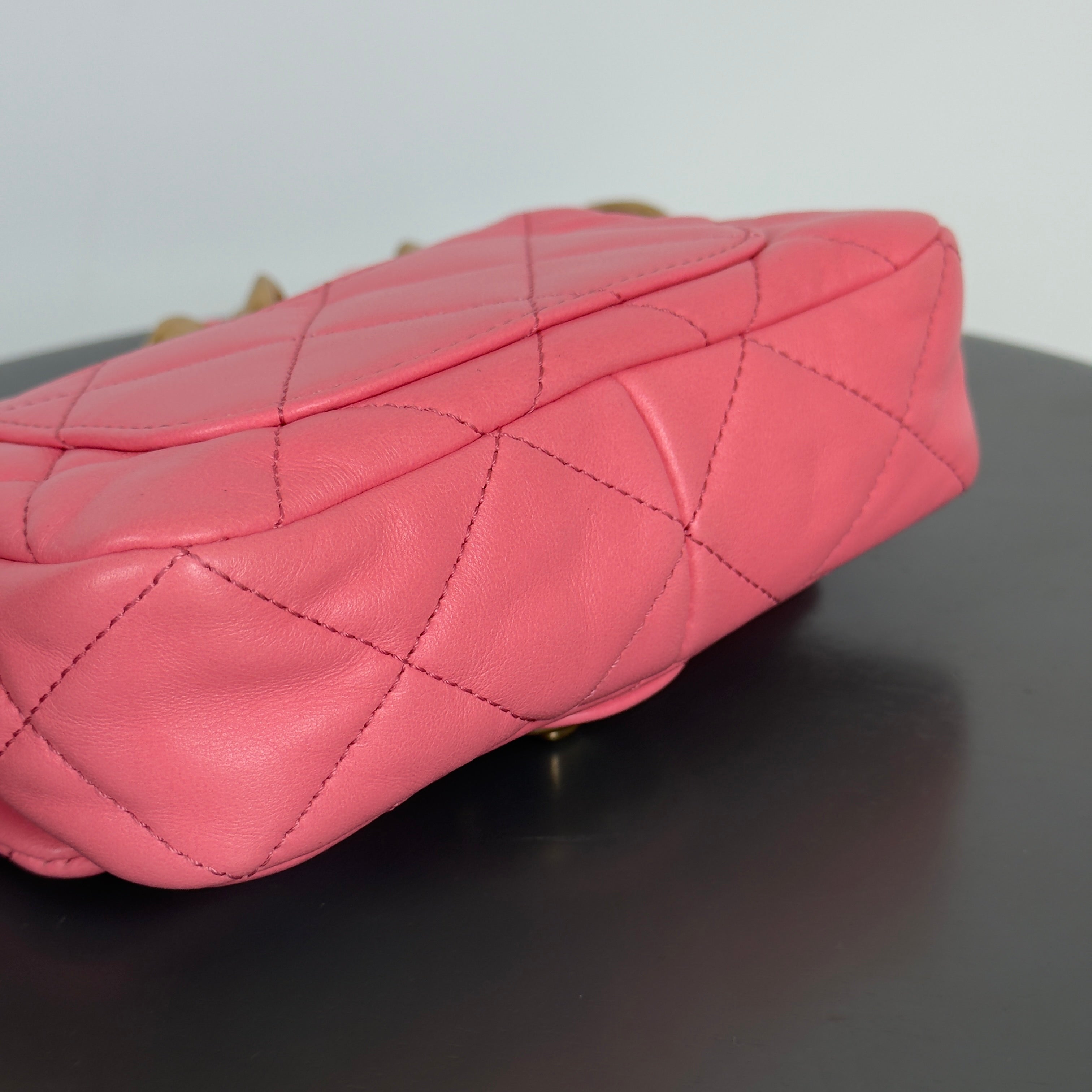 Chanel 22S Mini Flap Bag Seasonal Color -  Replica Handbags 