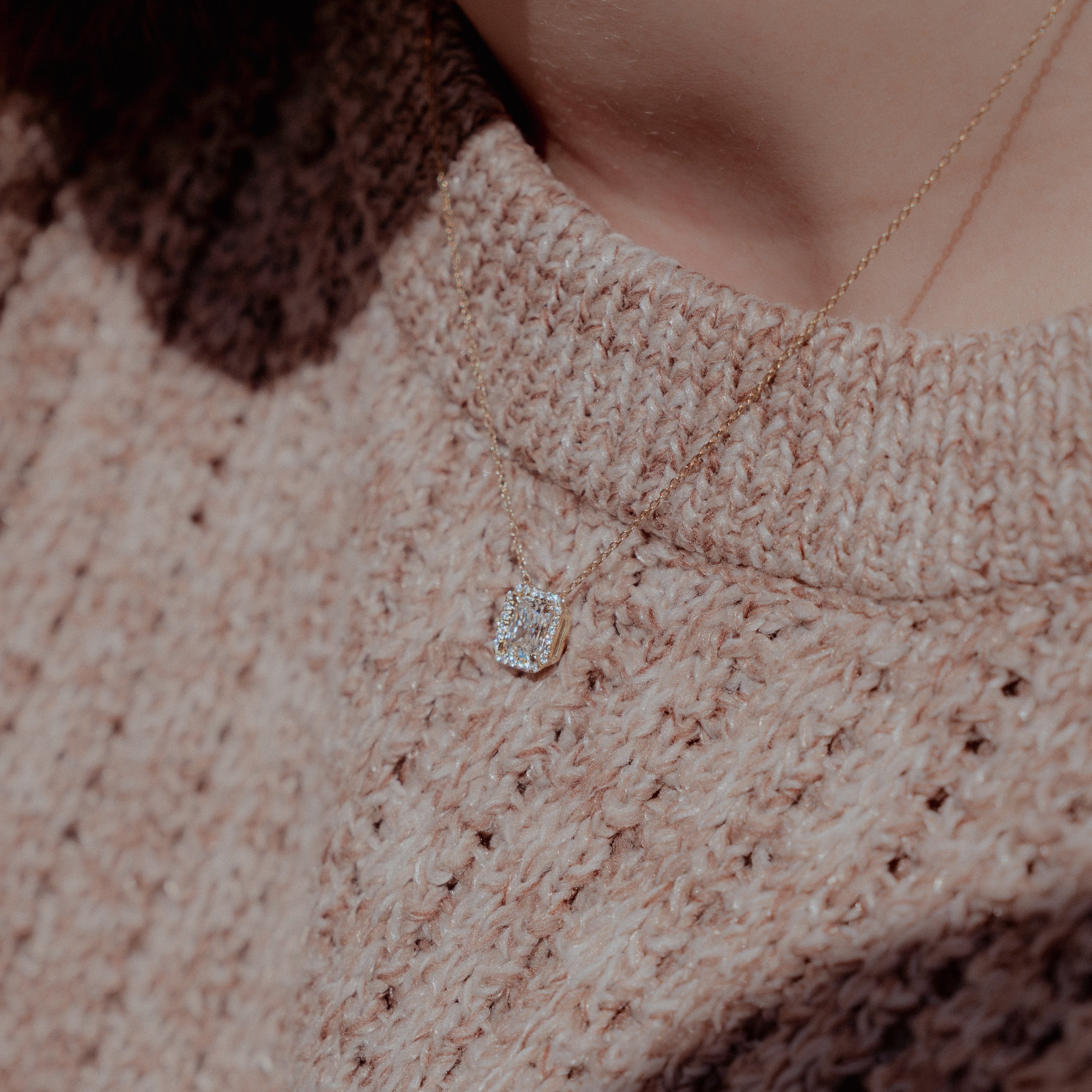 18K Yellow Gold 1.31 Carat Radiant Diamond Halo Pendant Necklace -  Replica Handbags 