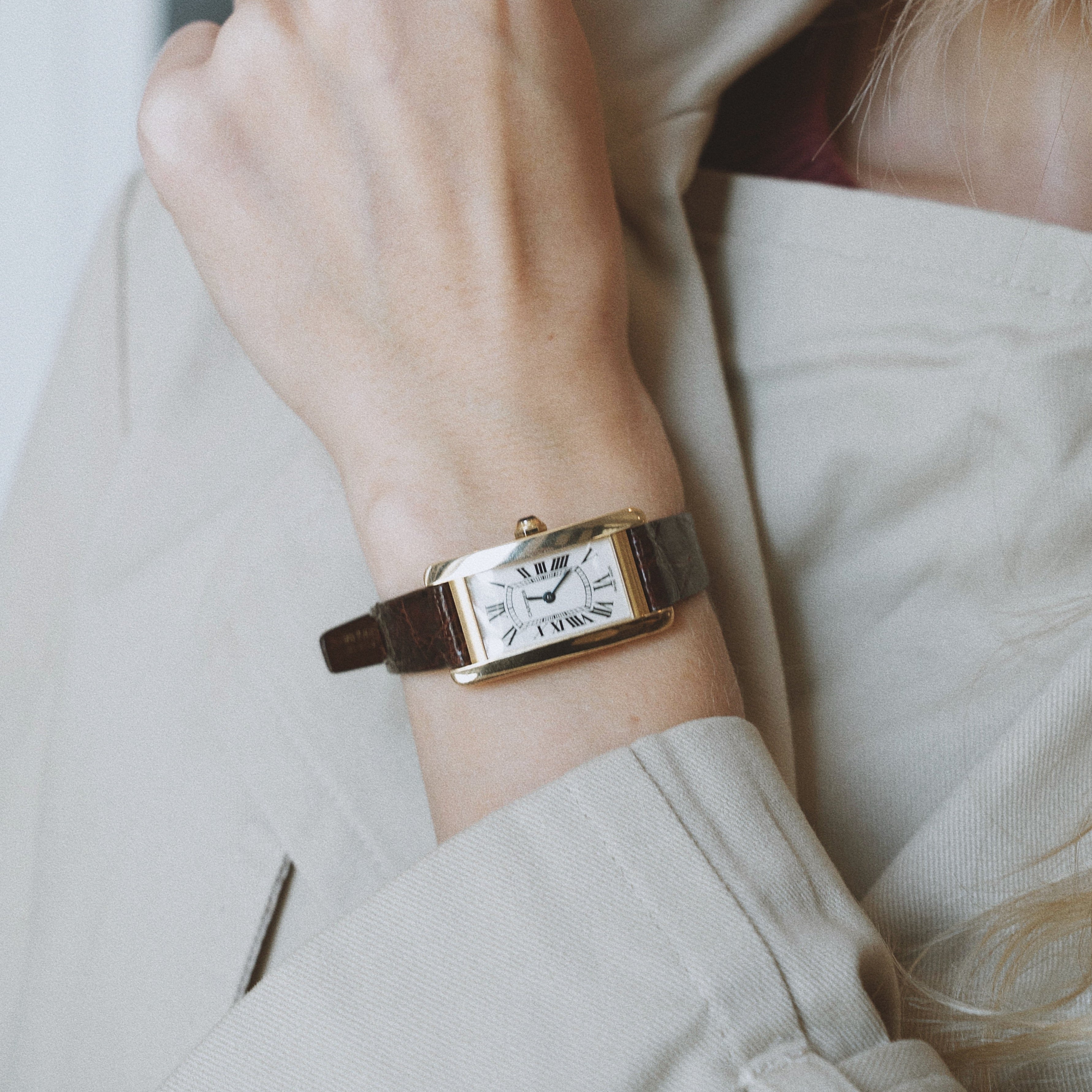 Cartier Tank Américaine 18K Yellow Gold Model 2482 White Roman Numeral Dial Quartz With Box and Papers - Replica Handbags