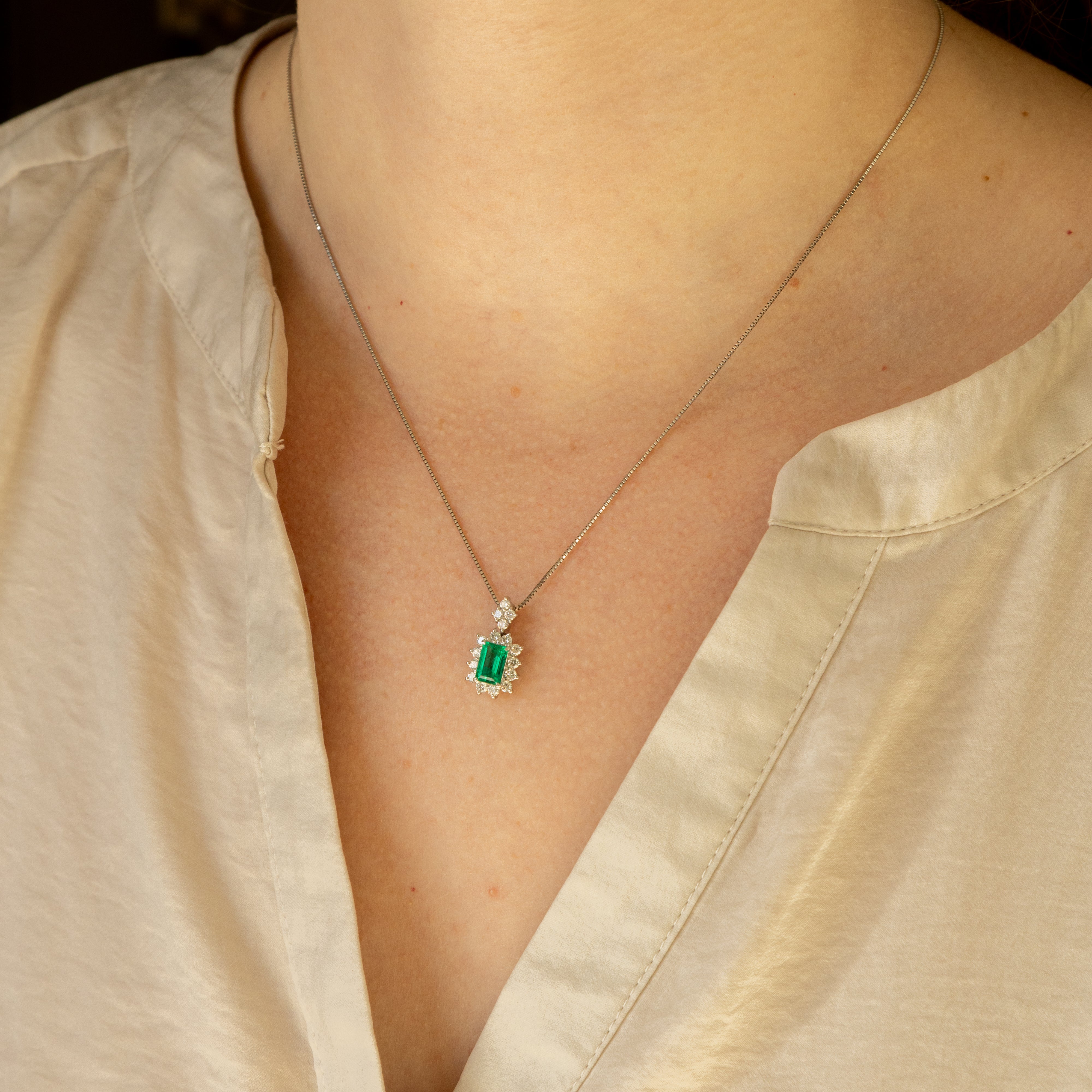 0.92 Carat Colombian Emerald Diamond Halo Pendant Necklace -  Replica Handbags 