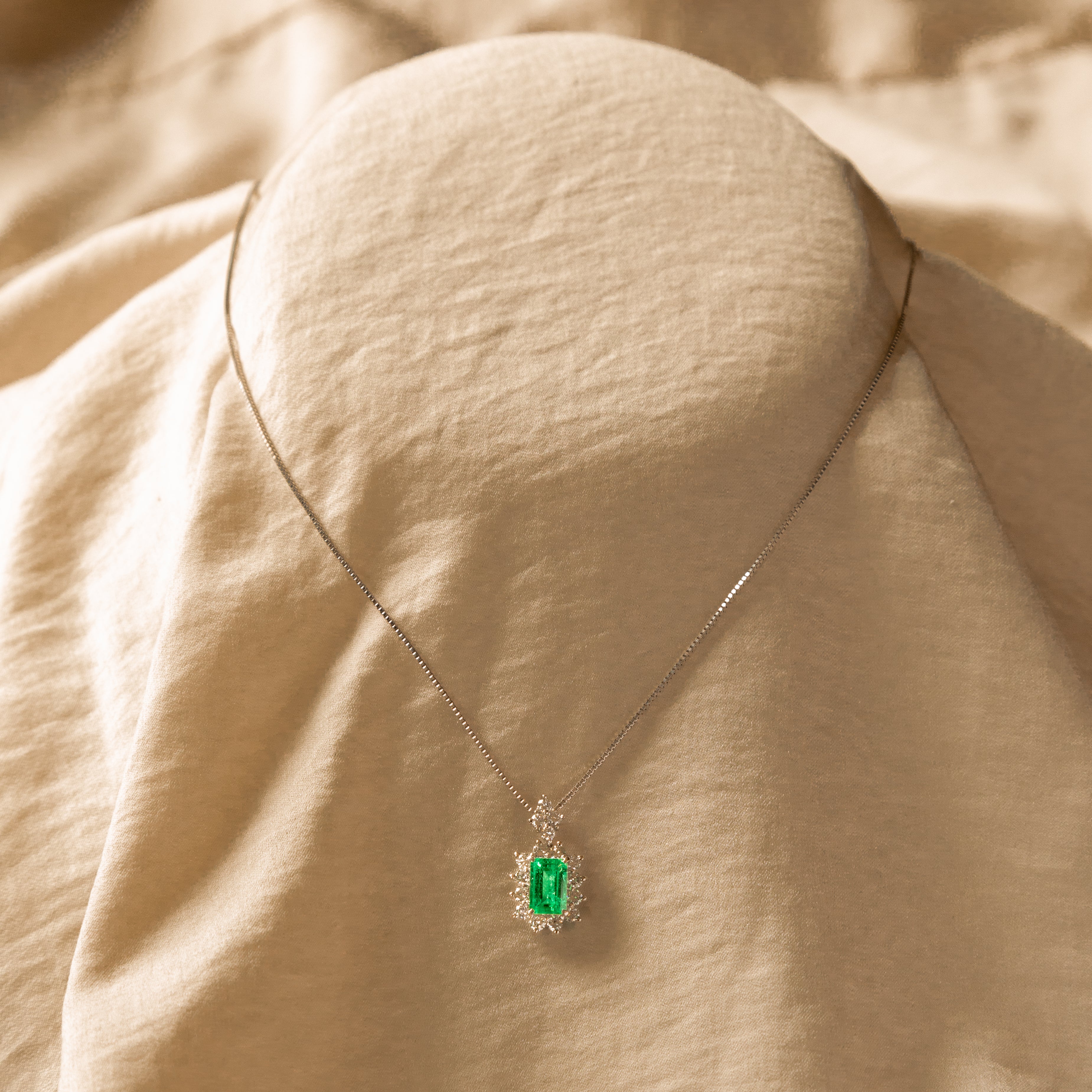 0.92 Carat Colombian Emerald Diamond Halo Pendant Necklace -  Replica Handbags 