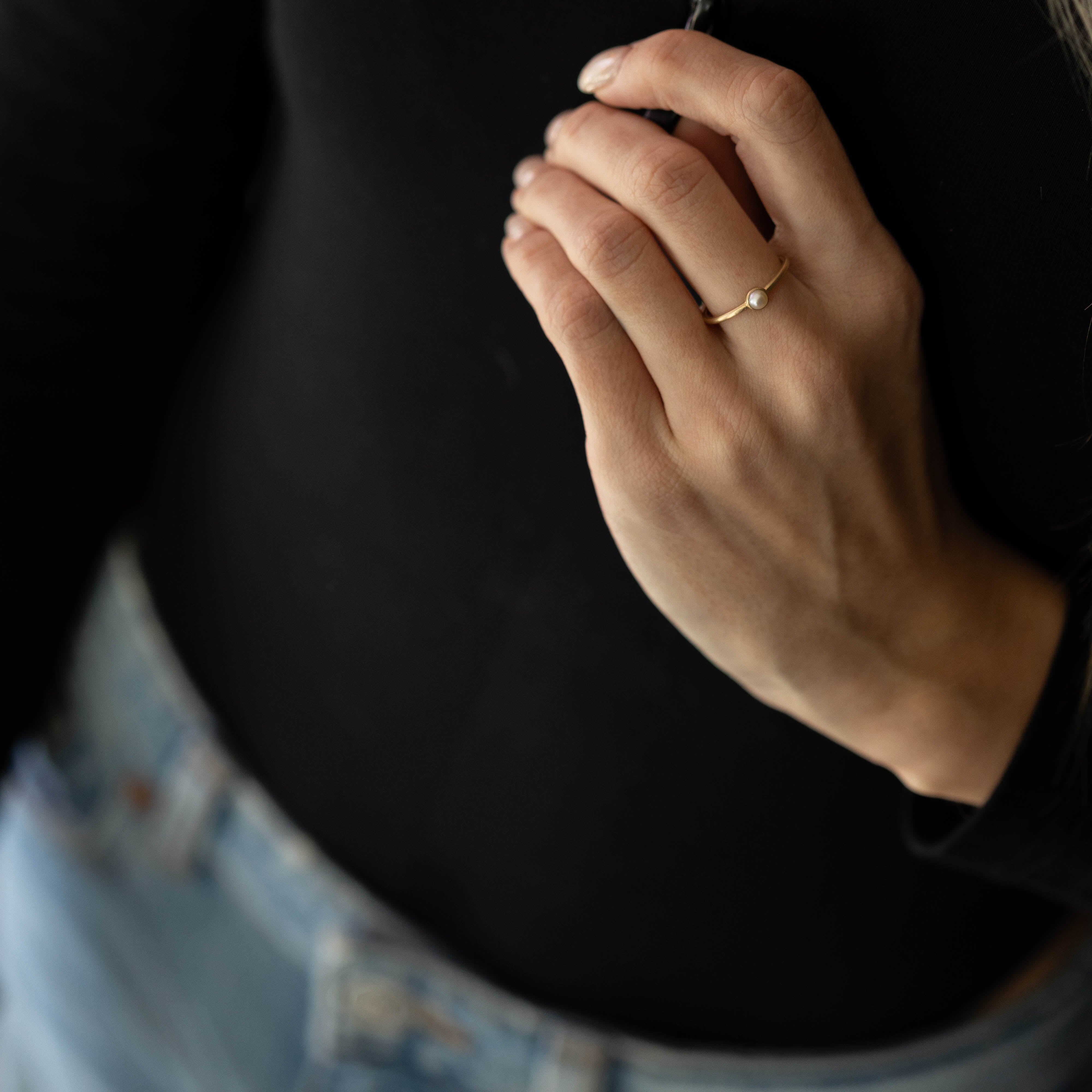 14K Yellow Gold Pearl Bezel Brushed Ring - Replica Handbags