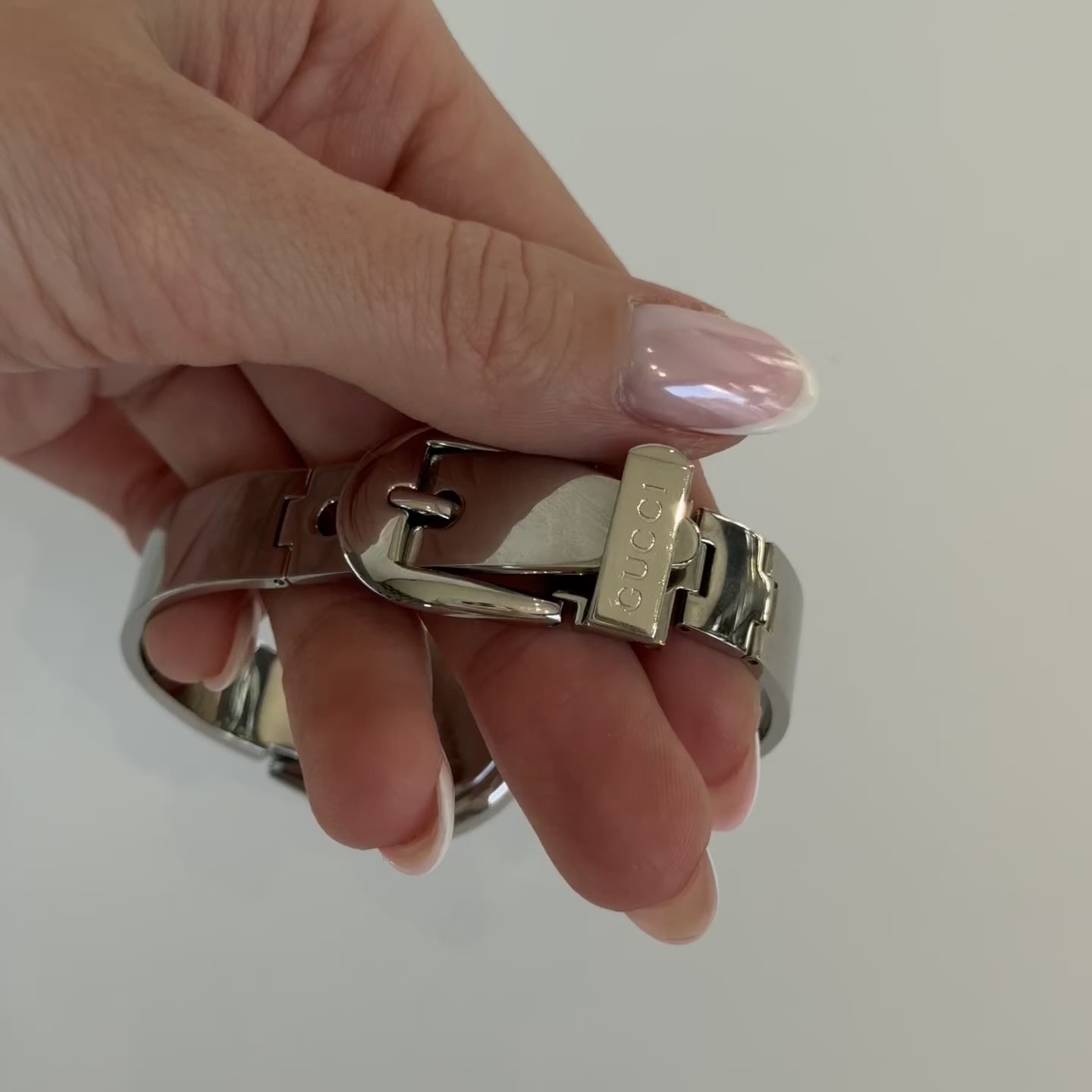 Gucci 6700L Mirror Buckle Bangle Watch -  Replica Handbags 