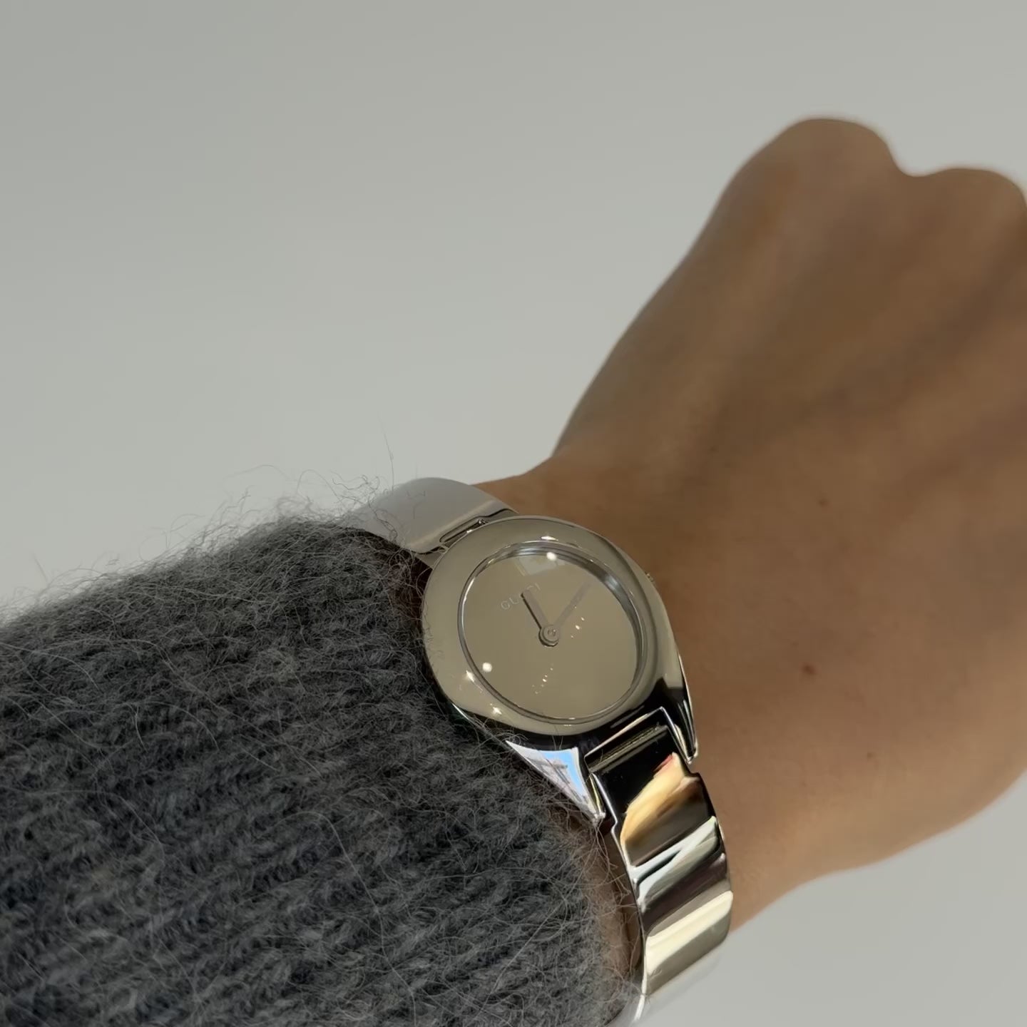 Gucci 6700L Mirror Buckle Bangle Watch -  Replica Handbags 