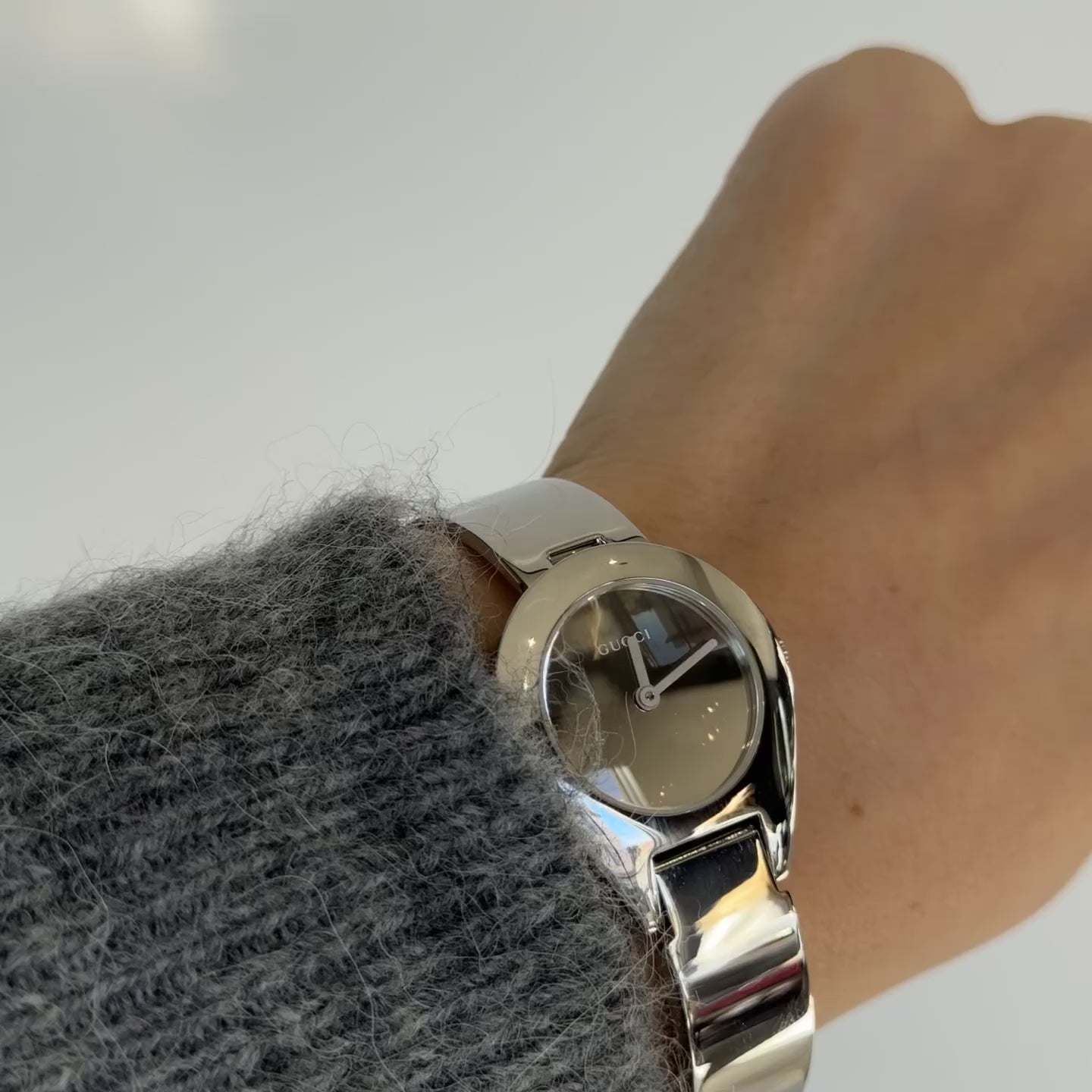 Gucci 6700L Mirror Buckle Bangle Watch -  Replica Handbags 