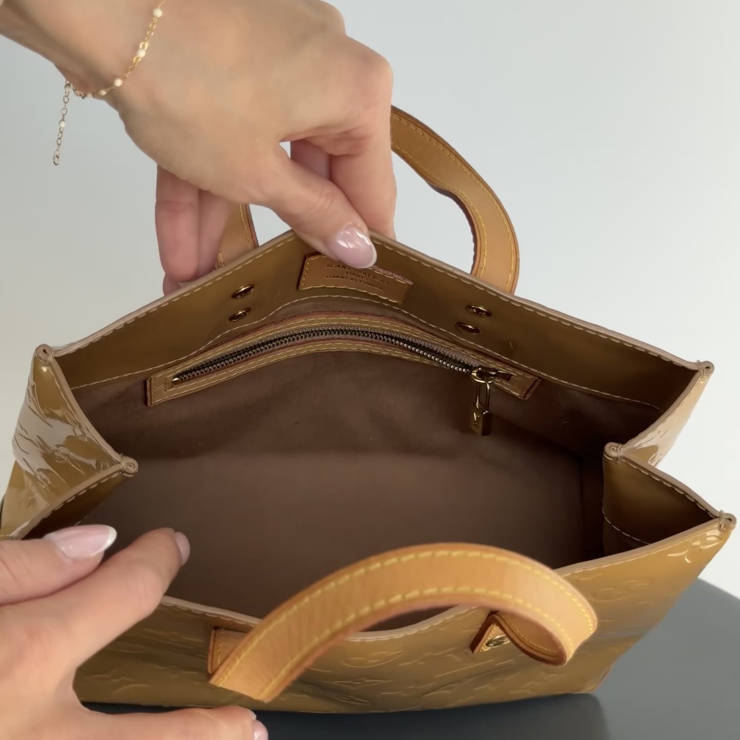 Louis Vuitton Vernis Reade PM Tan -  Replica Handbags 