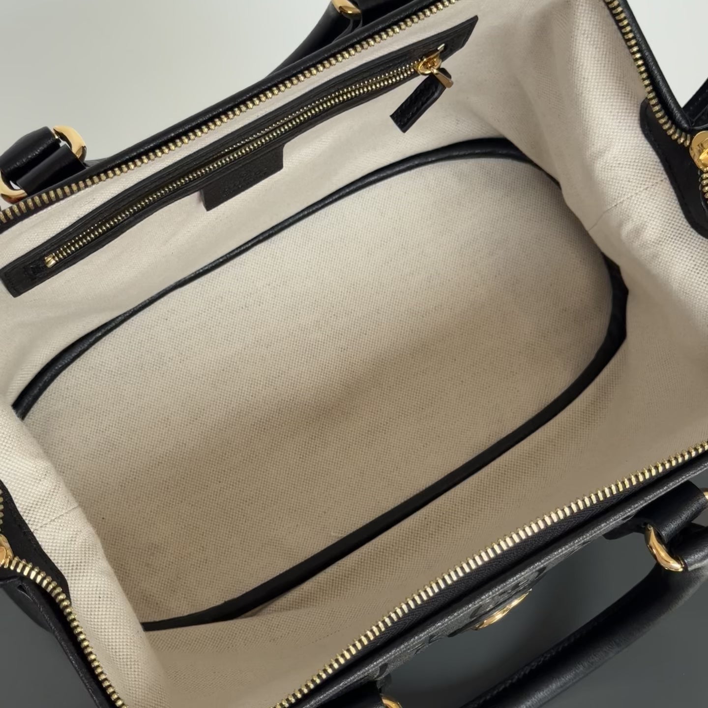 Gucci GG Star Medium Shoulder Bag -  Replica Handbags 