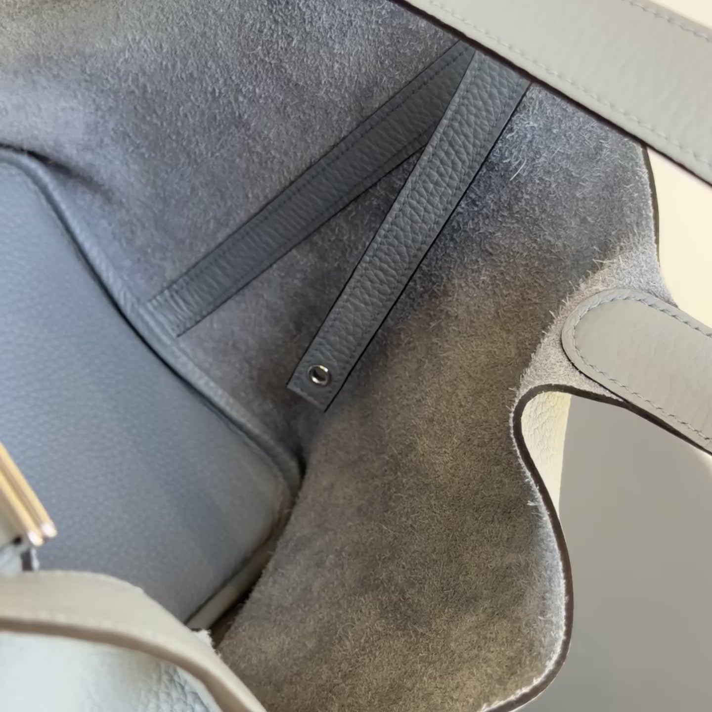 Hermes 2025 Clemence Picotin Lock 22 Gris Pantin -  Replica Handbags 